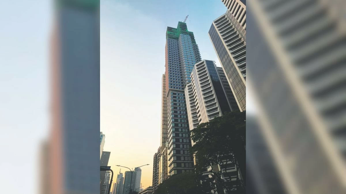 Designed by Foster   Partners, The Estate Makati features a unique column-free system that allows residents to configure their space over time.