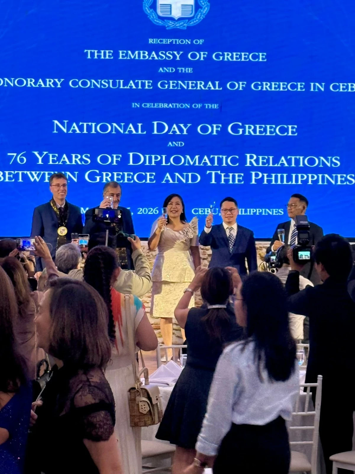 A toast to Philippine Greek friendship: Ambassador of the European Union Massimo Santoro, Greek Ambassador Ioannis Pediotis, Cebu Governor Pamela Baricuatro, Consul General (a.h.) Michael Acebedo Lopez of Greece, and DFA7 Regional Director Dr Angel Espiritu Jr.