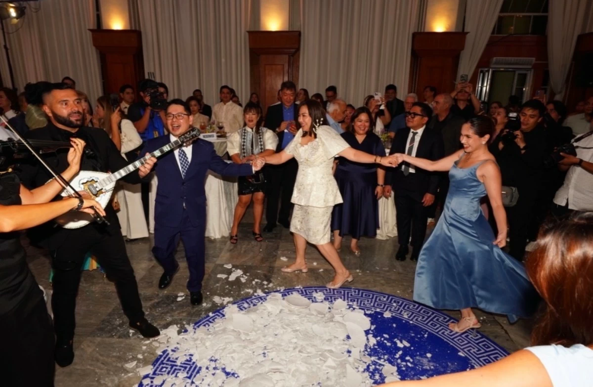 The celebration included the smashing of 76 plates to commemorate the 76 years of diplomatic relations between the Philippines and Greece.
