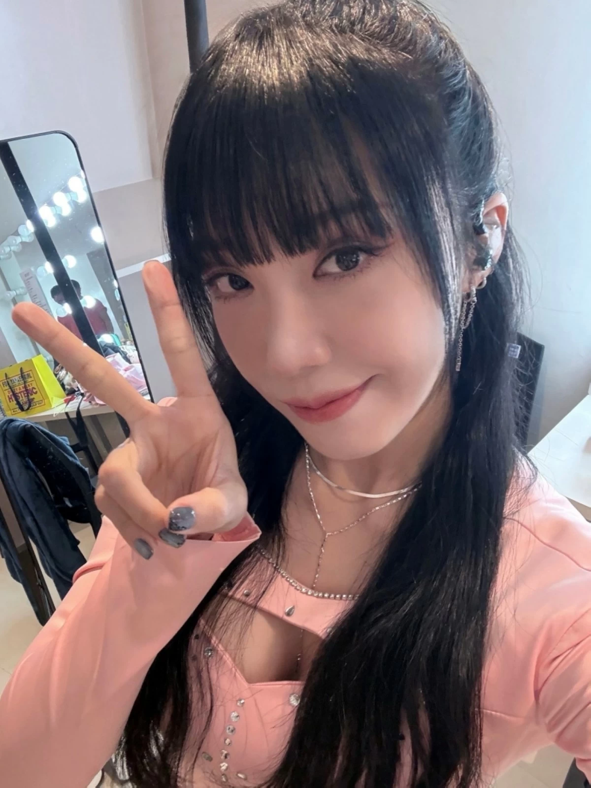 Apink in Manila (Instagram) 