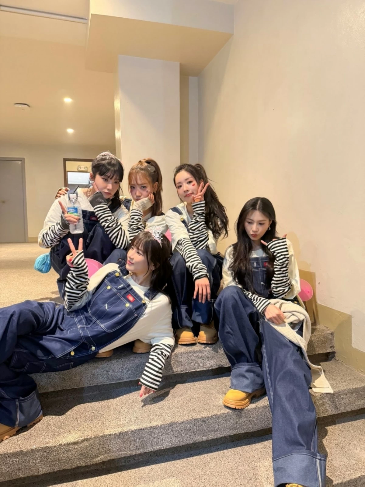 Apink in Manila (Instagram) 