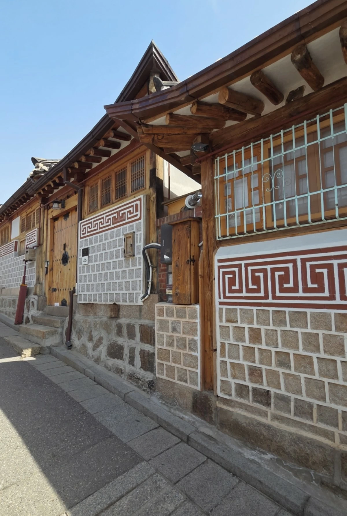 Bukchon Hanok Village in Seoul (Jonathan HIcap)