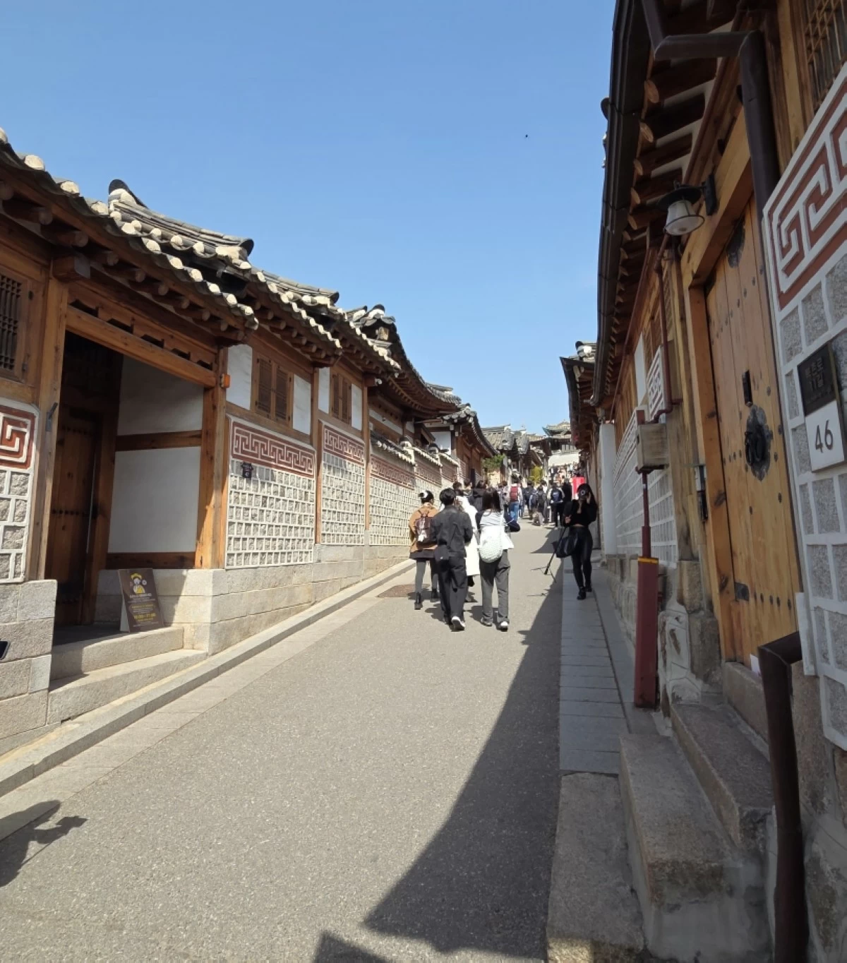 Bukchon Hanok Village in Seoul (Jonathan HIcap)