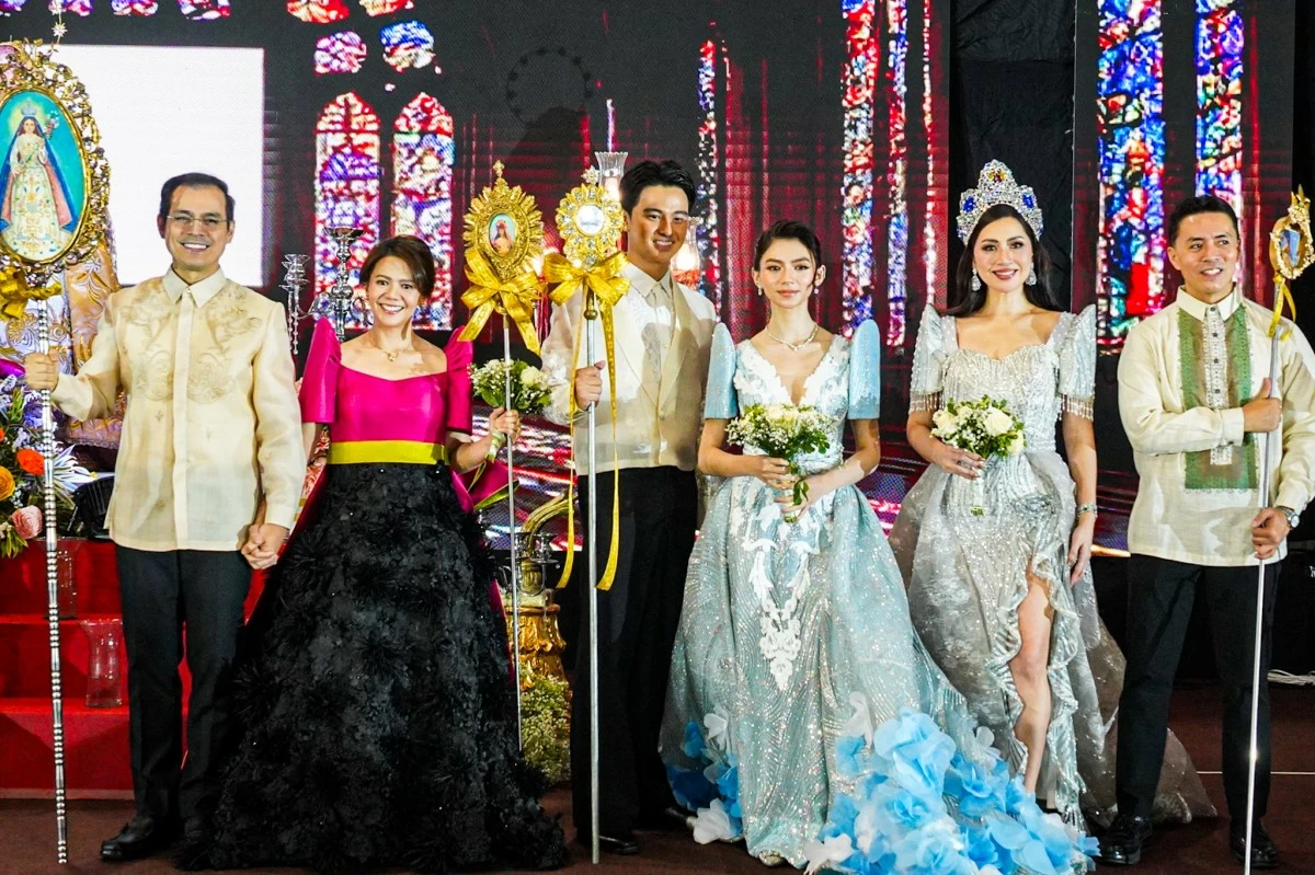 REGAL PRESENCE (From left) Mayor Francisco Domagoso and his wife Dynee wearing Renee Salud, Xavier Joe Zapata and Frances Domagoso wearing Albert Andrada, and Charo Laude and Lance Raymundo II (Photo: JL Abrina/Manila Bulletin)
