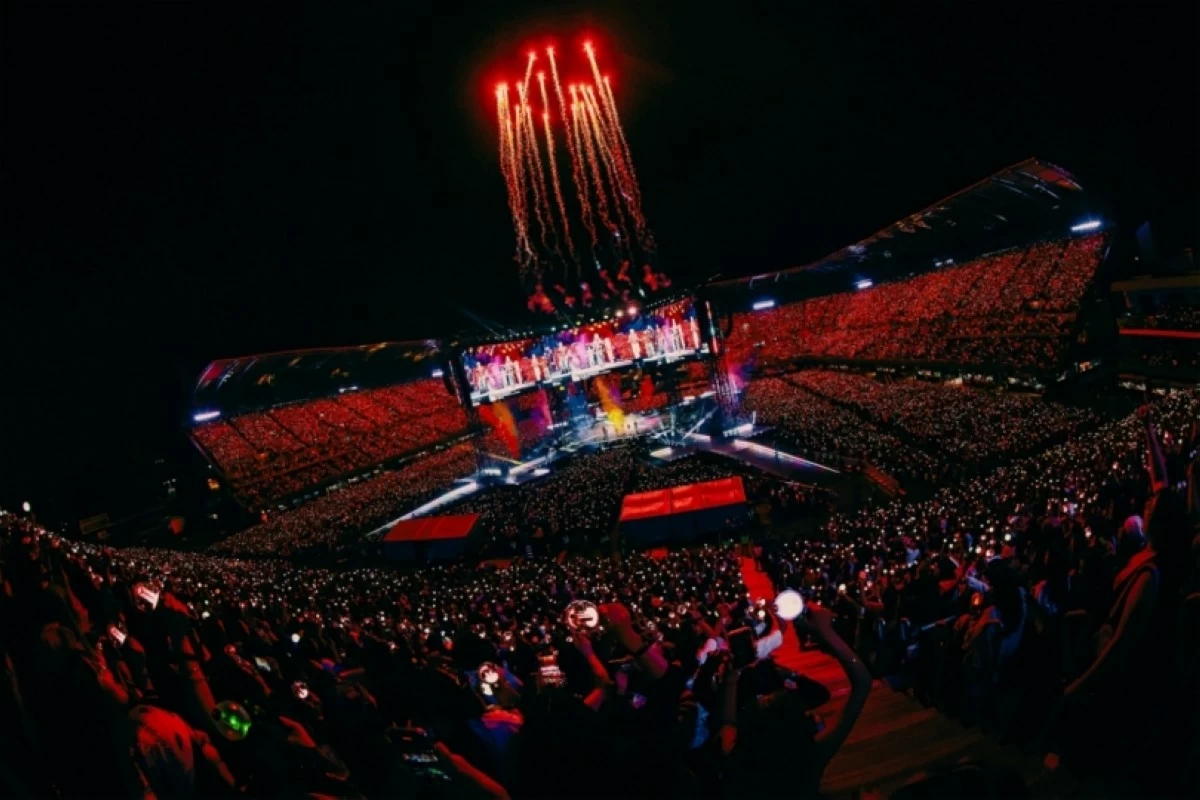 BTS at their concert in Mexico City (Bighit Music) 
