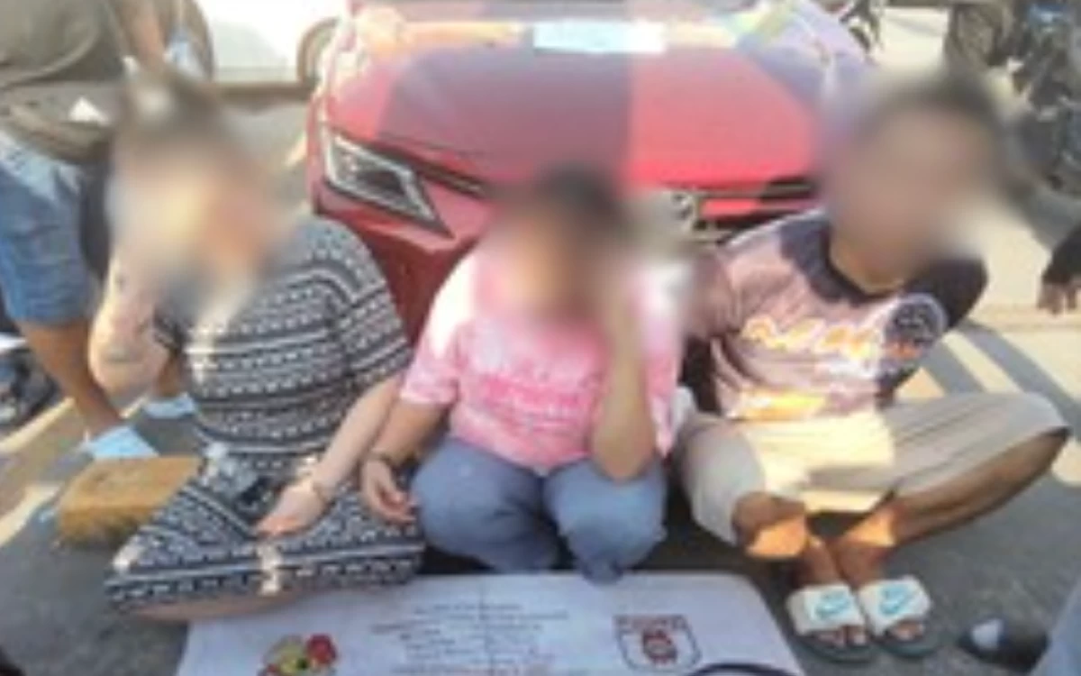The police seized more than P2 million worth of suspected shabu and arrested three suspects in a buy-bust operation in Dasmariñas City on May 12 (Photo from Cavite PPO/MANILA BULLETIN)