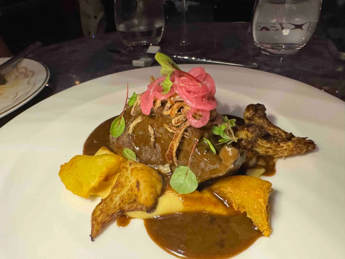 BRAISED LUXURY The Wagyu Beef Cheeks at Medusa are slow-braised until fork-tender, served with potatoes, cauliflower, chickpea purée, and oriental jus. (Photo: Feliciano Rodriguez III/Manila Bulletin)