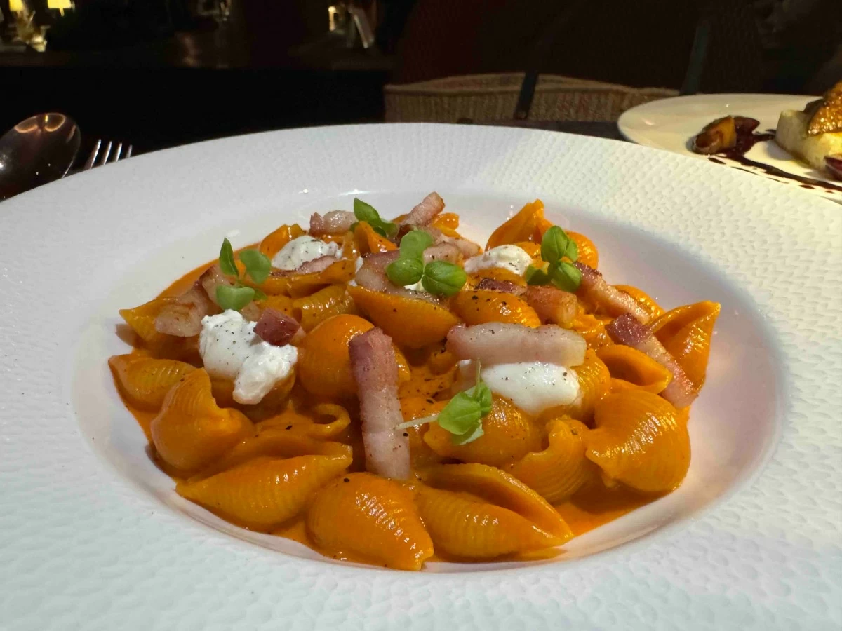 VODKA NIGHTS The Conchiglie a la Vodka combines shell pasta, ’nduja sauce, mascarpone, smoked bacon, and burrata. (Photo: Feliciano Rodriguez III/Manila Bulletin)