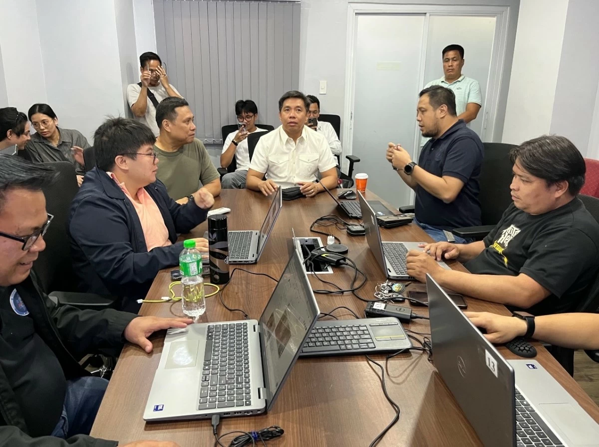 DICT Secretary Henry Aguda and CICC head Renato "Aboy" Paraiso lead the monitoring of social media at the peak of the incident in the Senate on Wednesday night. (photo: CICC) 