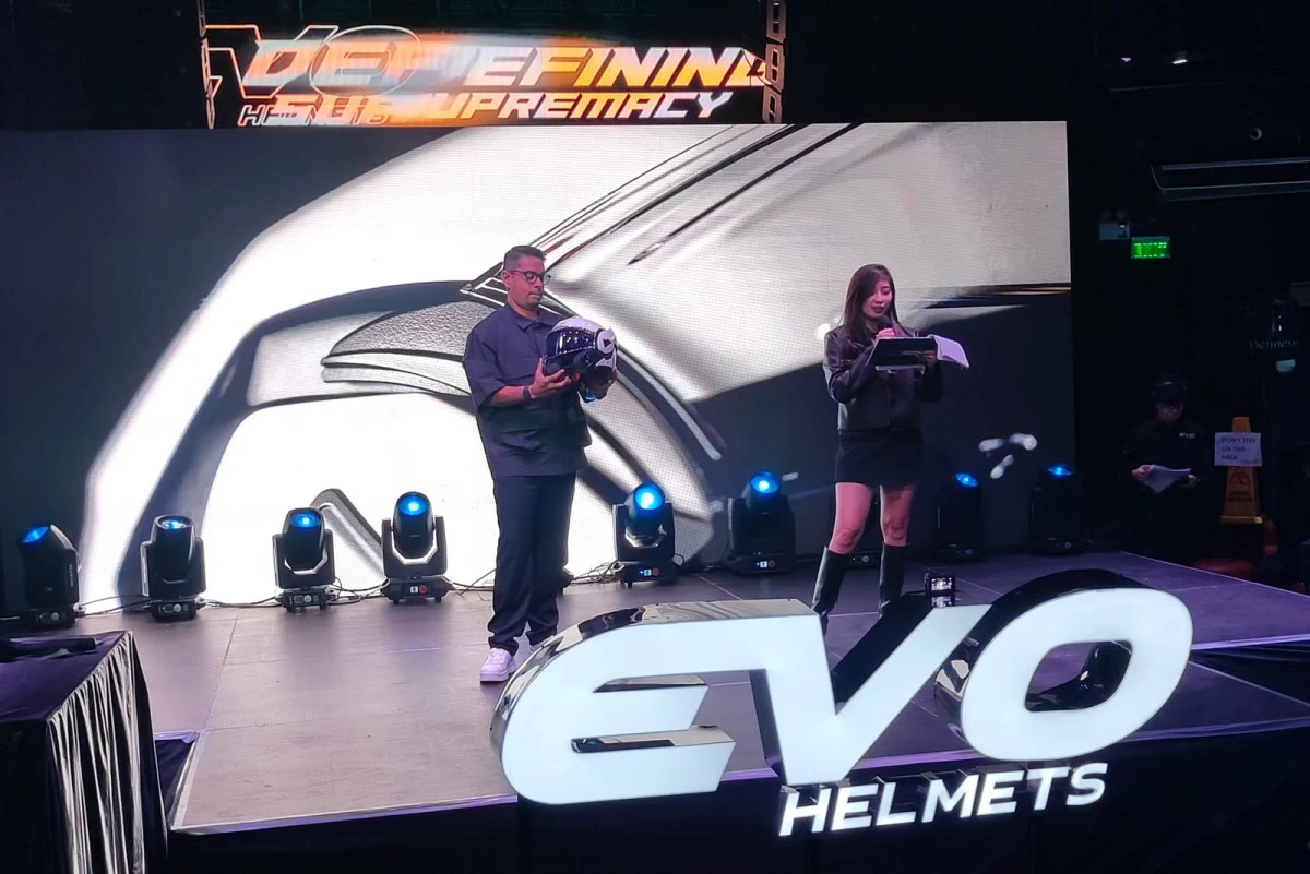 Hosts Sam YG and Steph Singco show off the new Evo Tourer helmet.