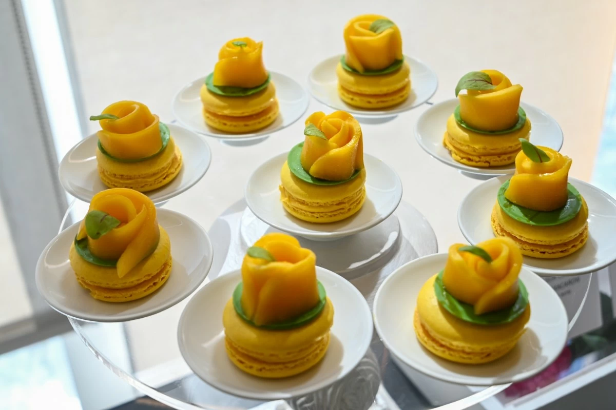 Mango rose macaron