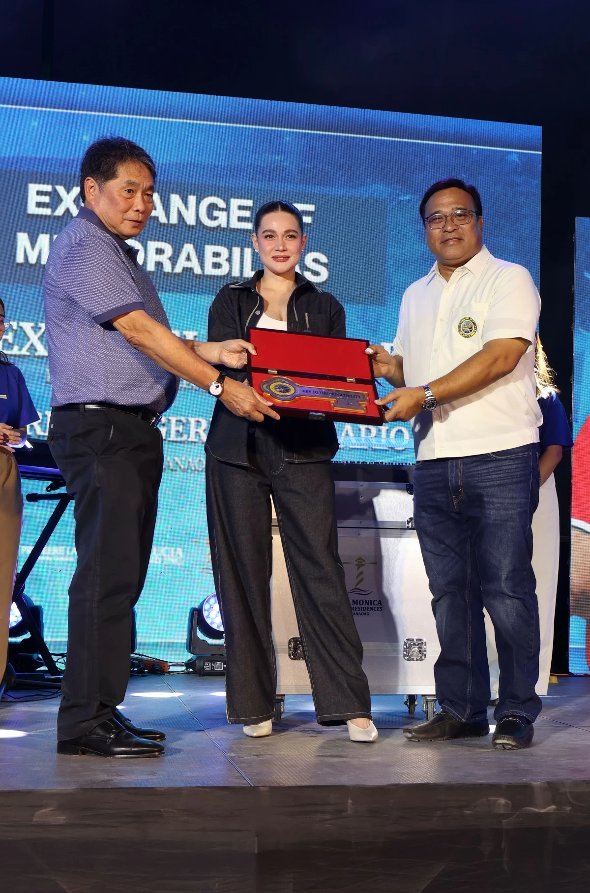 Sta. Lucia Land executives: President Exequiel Robles, Brand Ambassador Bea Alonzo, and Mayor Jeremy Agerico Rosario during the exchange of memorabilia 