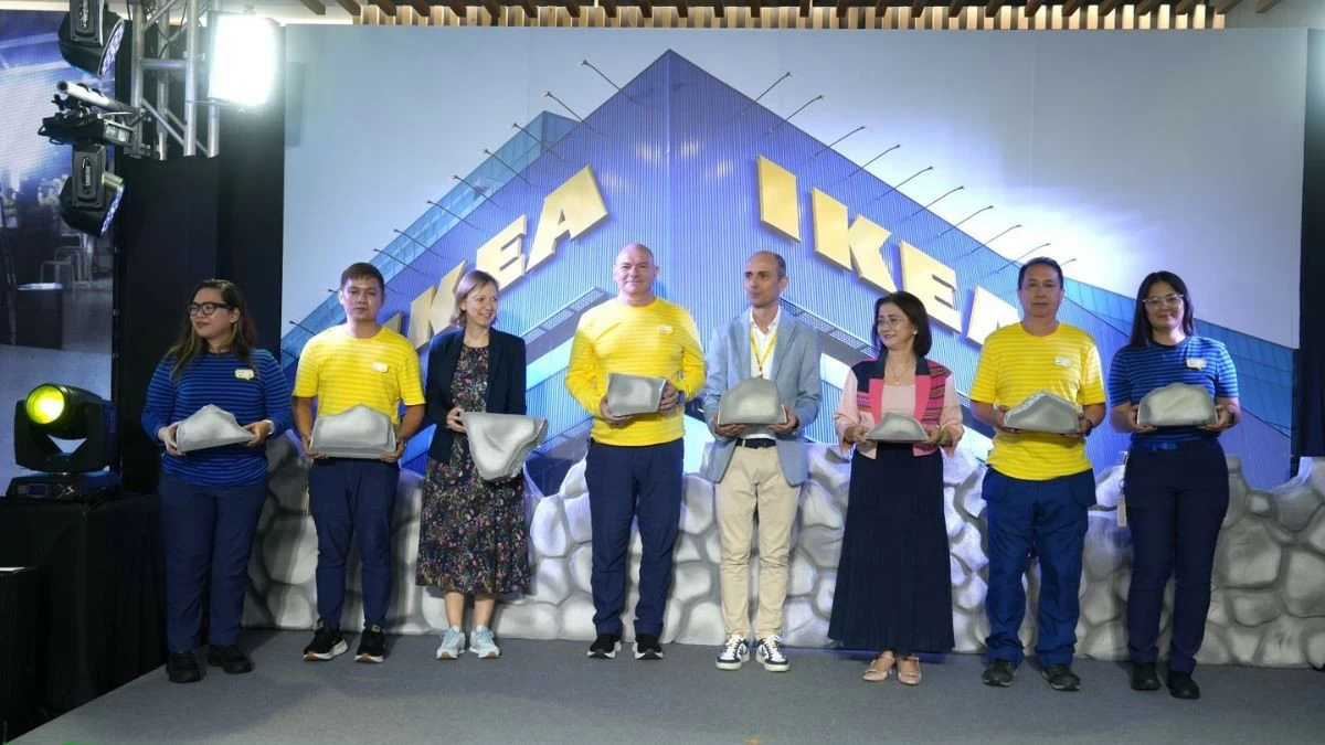 Building IKEA's symbolic stone wall, a reminder that great things start small. (L-R) Audrey Ella Habac, senior food assistant; Chollin Vargas, plan and order point associate; Her Excellence Anna Ferry, ambassador of Sweden to the Philippines; Daniel Rivero, IKEA Philippines store manager; Ricardo Pinheiro, IKEA Philippine country retail manager; Pasay City Mayor Imelda Gallardo Calixto-Rubiano; Heraclio Cruz, interior designer; Maria Patricia Lee, sales associate. (Photo: IKEA)