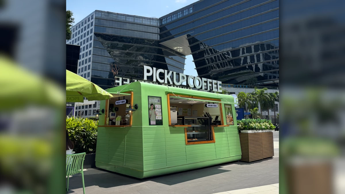 An outdoor PICKUP COFFEE cart utilizes minimal pavement square-footage to drive high-volume sales. The low-overhead setup allows the homegrown chain to maintain steady pricing despite rising inflation.