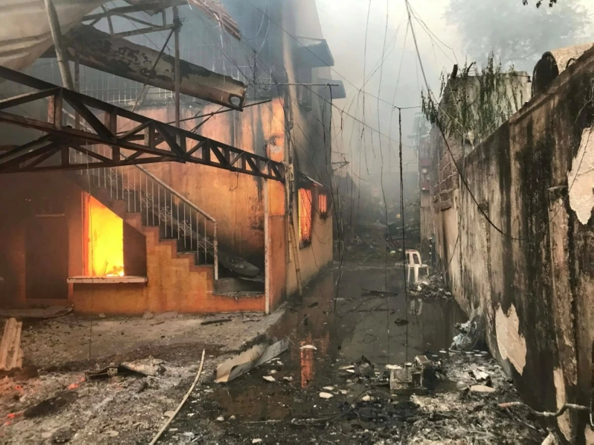 The fire in Dela Cruz Compound in Summitville Subdivision, Barangay Putatan, Muntinlupa, on May 14 (Photo from BDRRM Ayala Alabang on Facebook)