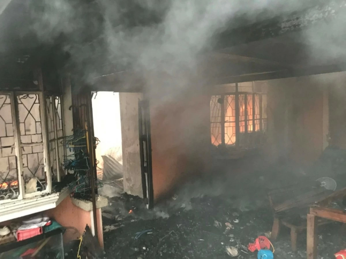 The fire in Dela Cruz Compound in Summitville Subdivision, Barangay Putatan, Muntinlupa, on May 14 (Photo from BDRRM Ayala Alabang on Facebook)
