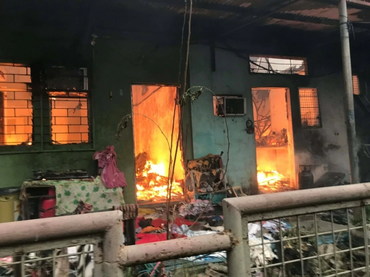 The fire in Dela Cruz Compound in Summitville Subdivision, Barangay Putatan, Muntinlupa, on May 14 (Photo from BDRRM Ayala Alabang on Facebook)