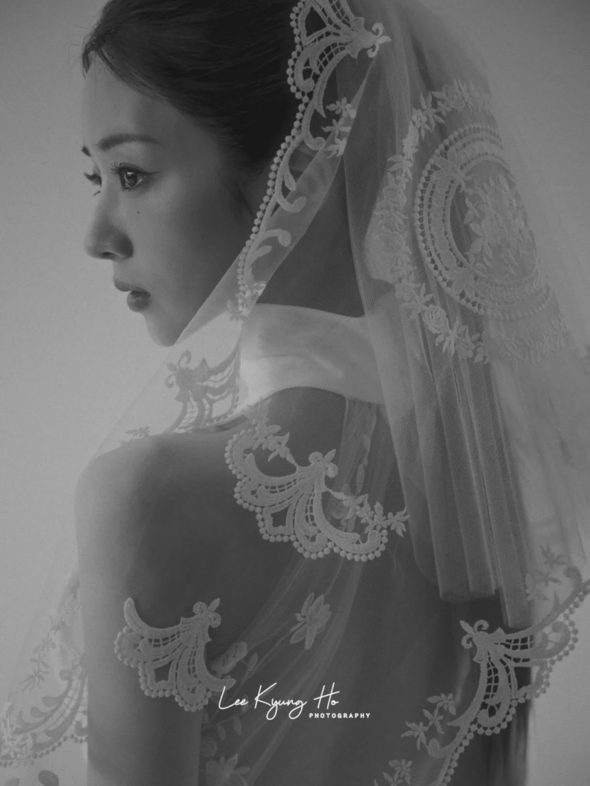Bomi in a pre-wedding photo (Photo from Lee Kyung-ho Photography on Instagram) 