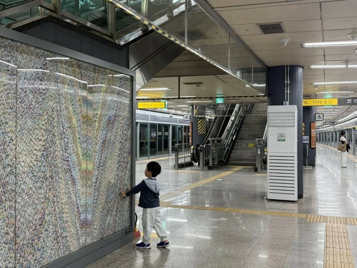 A child plays with an art piece by Kim Won-jin, titled 