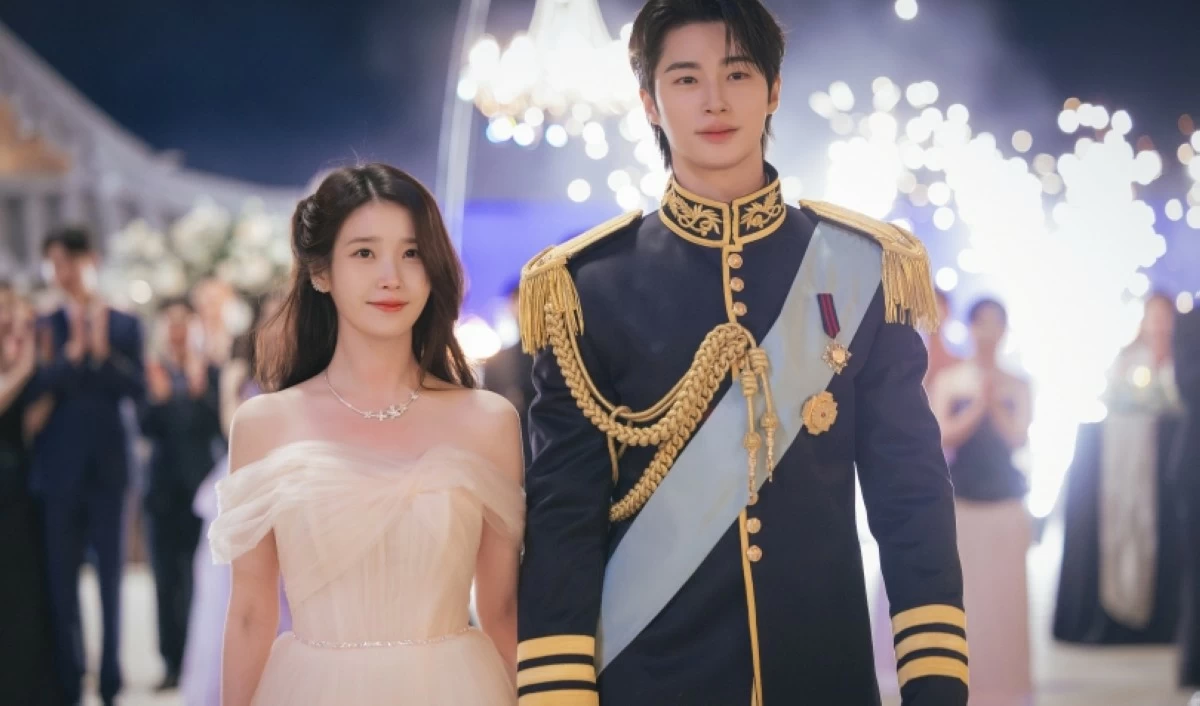IU and Byeon Woo-seok in 