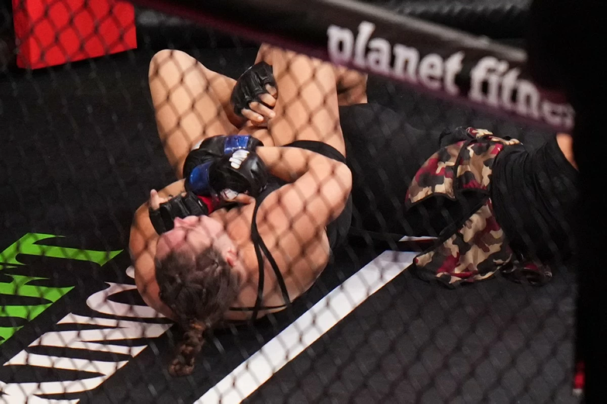 Ronda Rousey, of the United States, left, fights Gina Carano, of the United States, during their featherweight mixed martial arts fight Saturday, May 16, 2026, in Inglewood, Calif. (AP Photo/Jae C. Hong )