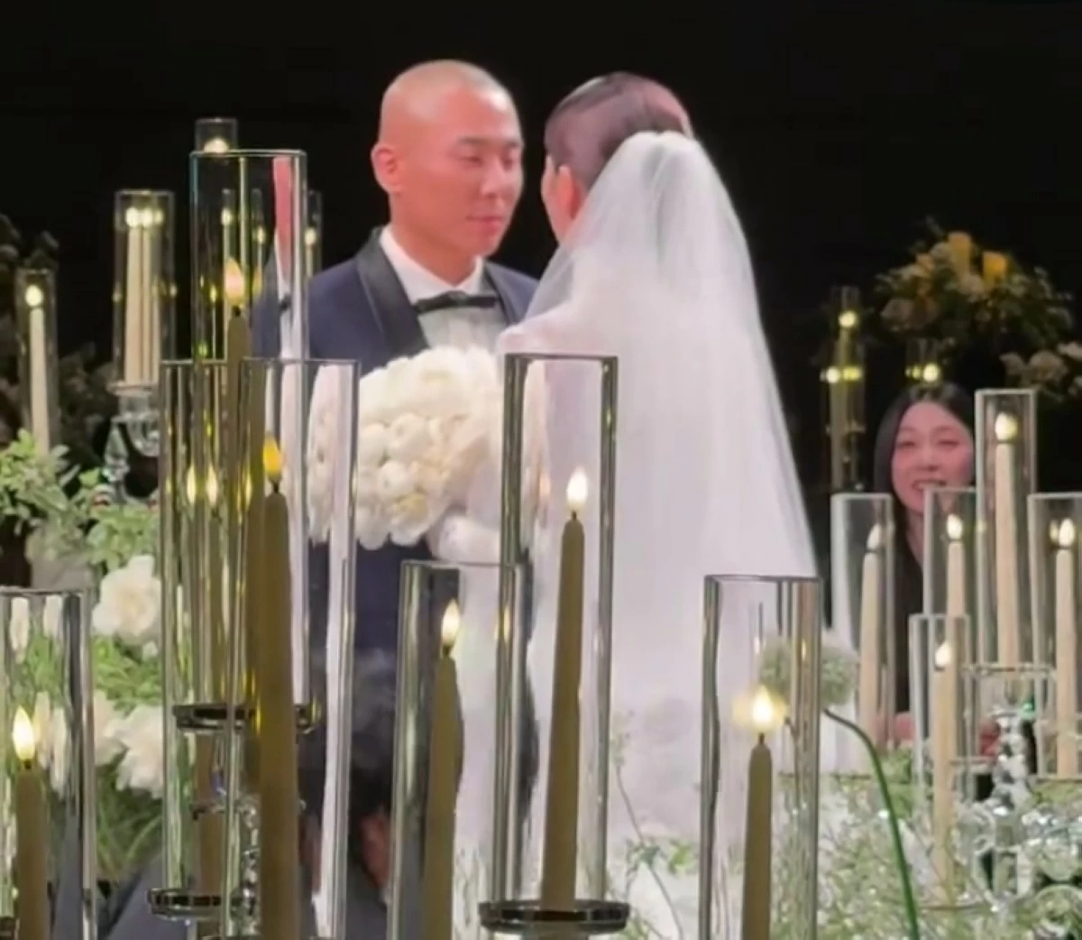Apink's Bomi (right) and music producer Rado at their wedding on May 16 in Seoul (Screenshot from MakeupHyohyo's video on Instagram) 