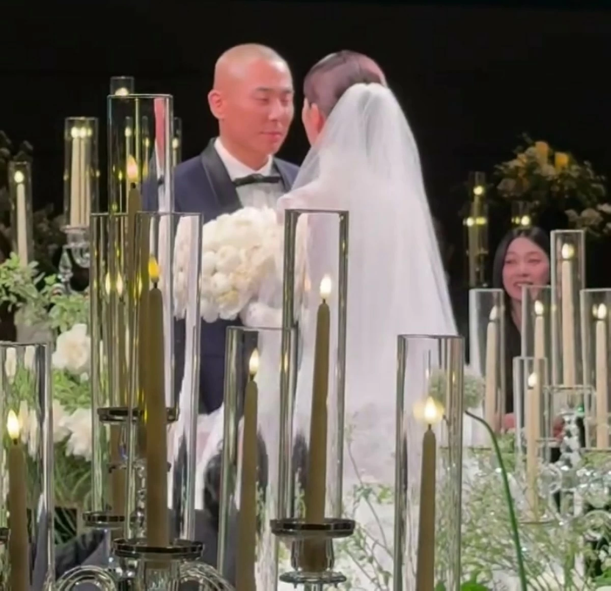Apink's Bomi (right) and music producer Rado at their wedding on May 16 in Seoul (Screenshot from MakeupHyohyo's video on Instagram) 