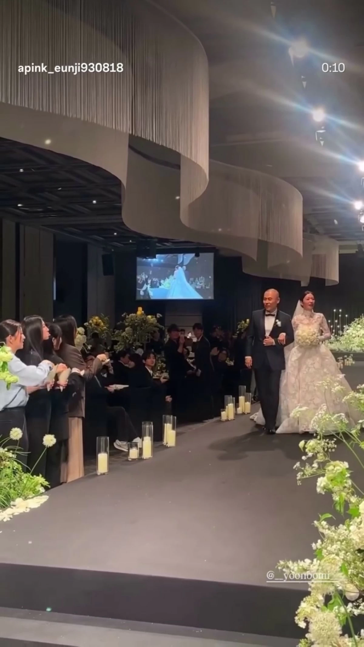 Apink's Bomi (right) and music producer Rado at their wedding on May 16 in Seoul (Screenshot from Lee Kyung-ho Photography video on Instagram)