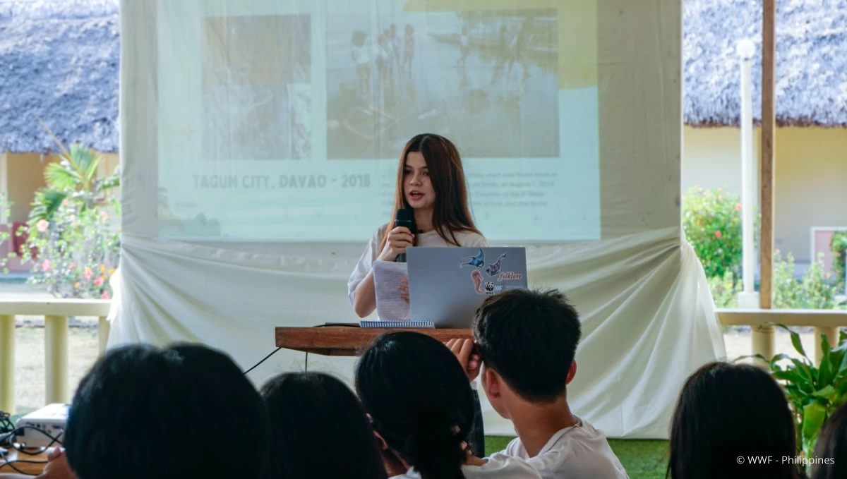 Xia Vigor meets with youth leaders, sharing her advocacy journey and inspiring them to help protect the planet. Photo by Hyacinth Gaza for WWF-Philippines.