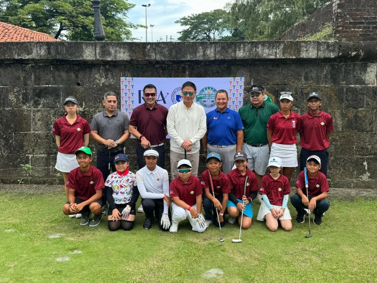 PSC chairman Patrick Gregorio along with golf executives and junior golfers.