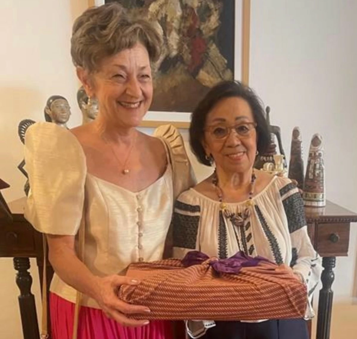 A special farewell gift from Ambassador Delia Domingo Albert