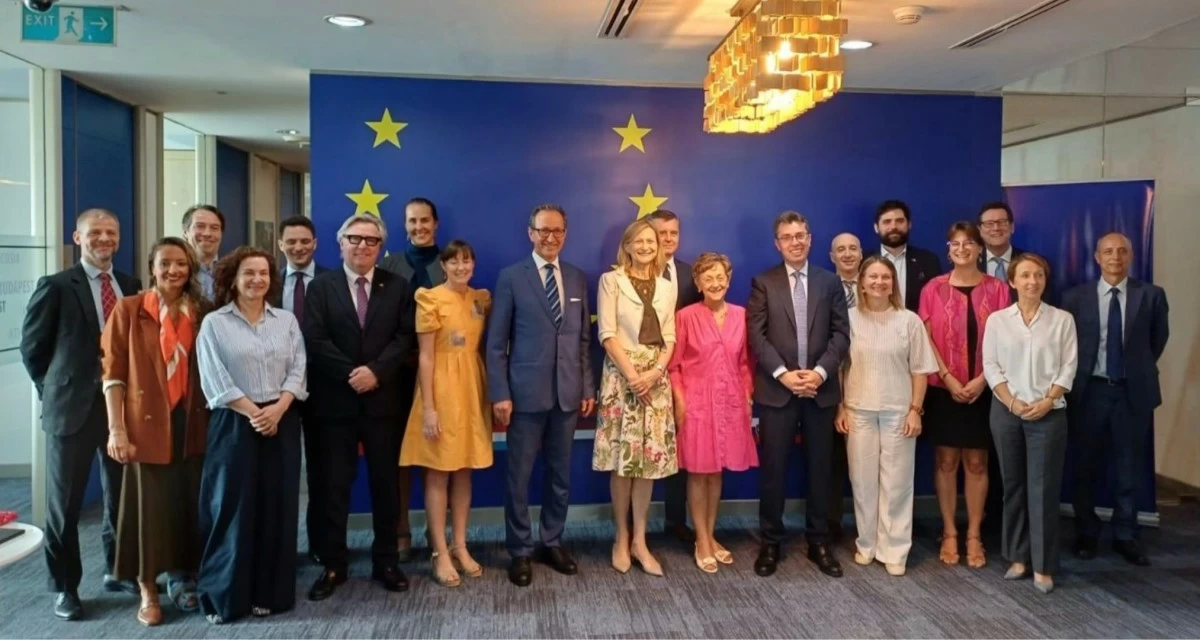 Ambassador Răduţa Dana Matache saying goodbye to her EU colleagues at the close of her Philippine posting.