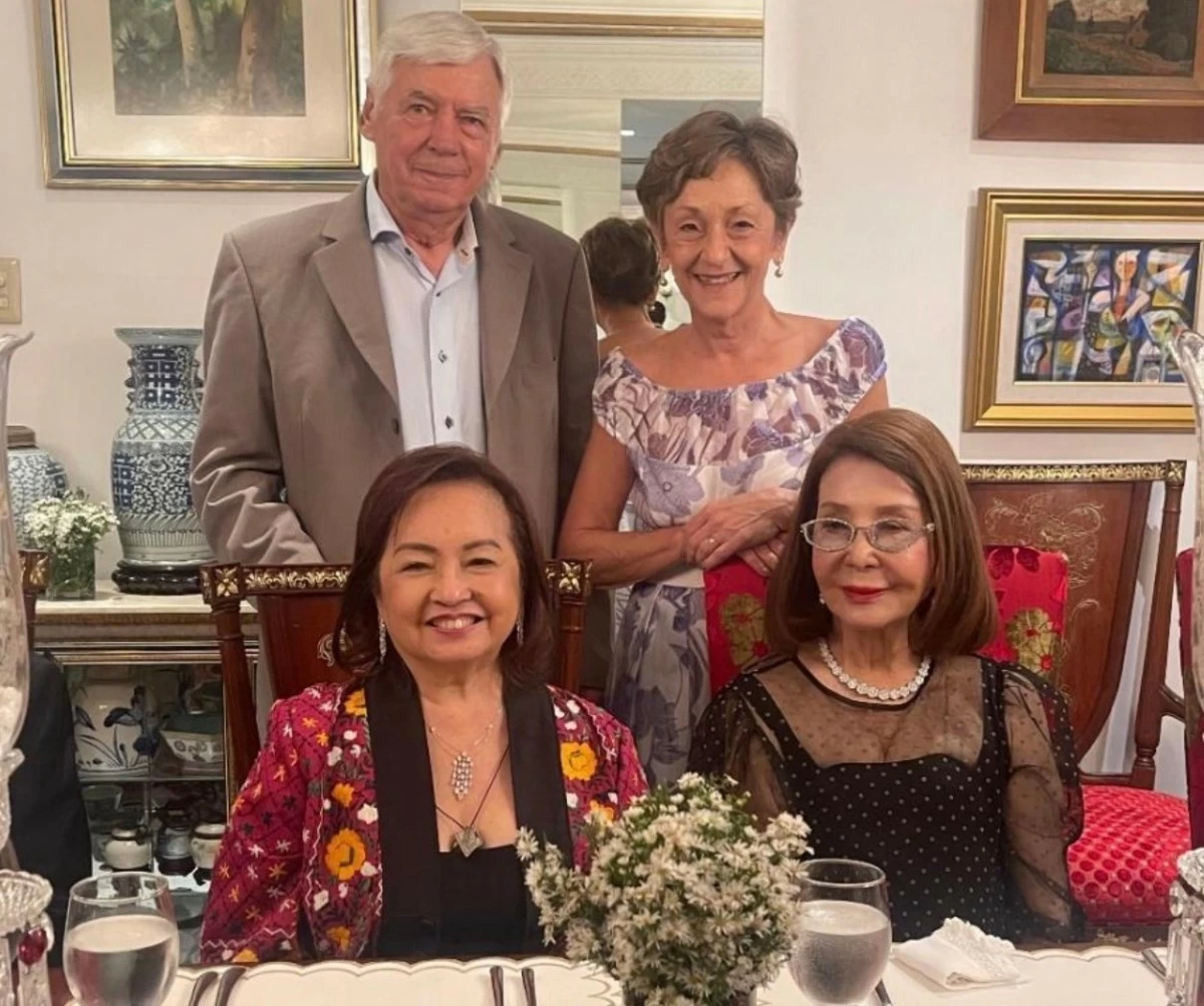 Hon. Consul Helen Ong, Honorary Consul of Angola, hosted a farewell gathering at her residence in honor of departing diplomats. Seated from left are former Philippine President Gloria Macapagal Arroyo and Consul Helen Ong. Standing are Ambassador Räduta-Dana Matache with her spouse, Constantin Matache