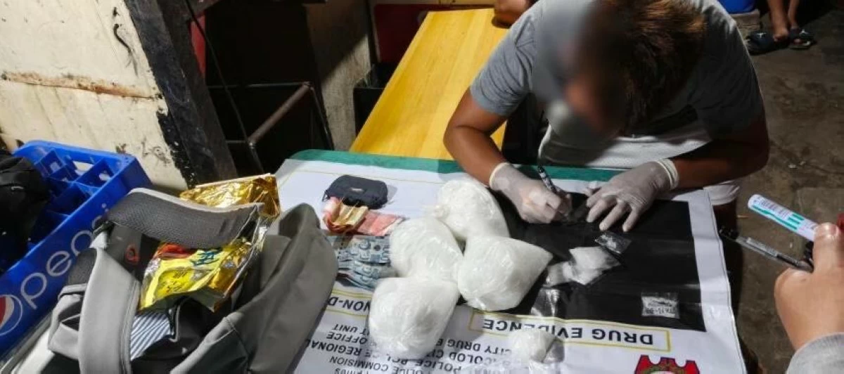 THE Bacolod City Police Office seized P28.5-million worth of suspected shabu from a 35-year-old sari-sari store owner in  Barangay 31, Bacolod City on Tuesday, May 19. (CDEU)

