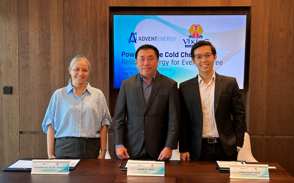 Cold storage facility in Davao secures retail electricity supply. Photo shows Viking Cold Storage President Jaime “Jimmy” Ngo (center) with AdventEnergy, represented by VP for Retail Energy Sales and Services Catherine Del Villar-Pasilaban (left) and AVP for Business Development and Growth Strategy Jonathan Cruz (right), during the signing of an 896-kW retail electricity supply contract.