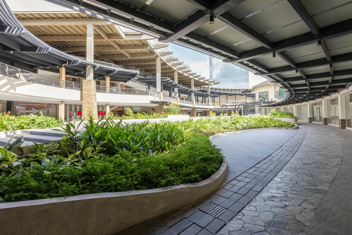 More green outdoor spaces and resting areas (Photo: Ayala Malls)