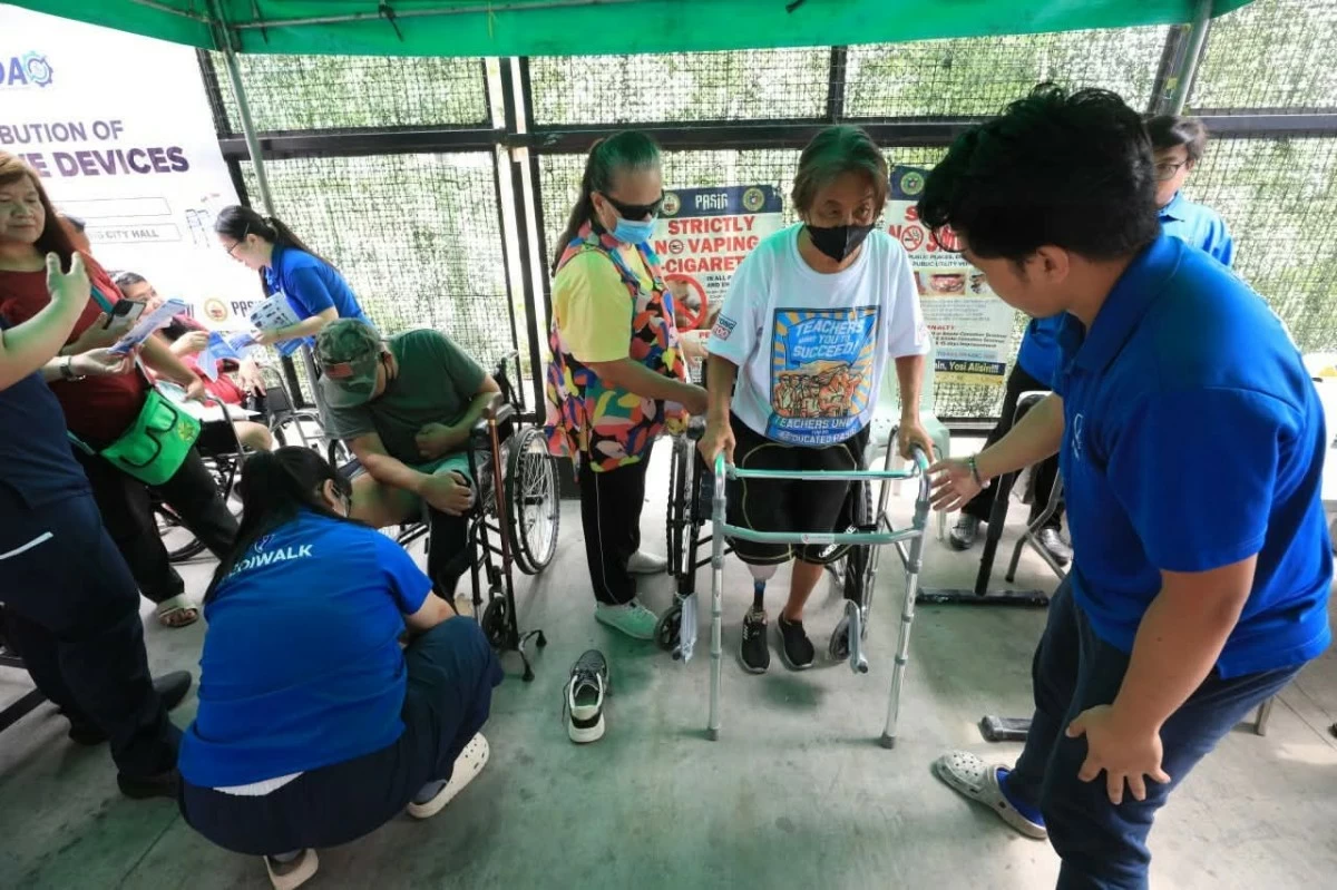 57 persons with disabilities (PWDs) receive free assistive devices such as hearing aids, prosthesis, and ankle-foot orthosis (below-the-knee and above-the-knee) during the distribution at the Temporary Pasig City Hall on May 19. (Photo from Pasig PIO)