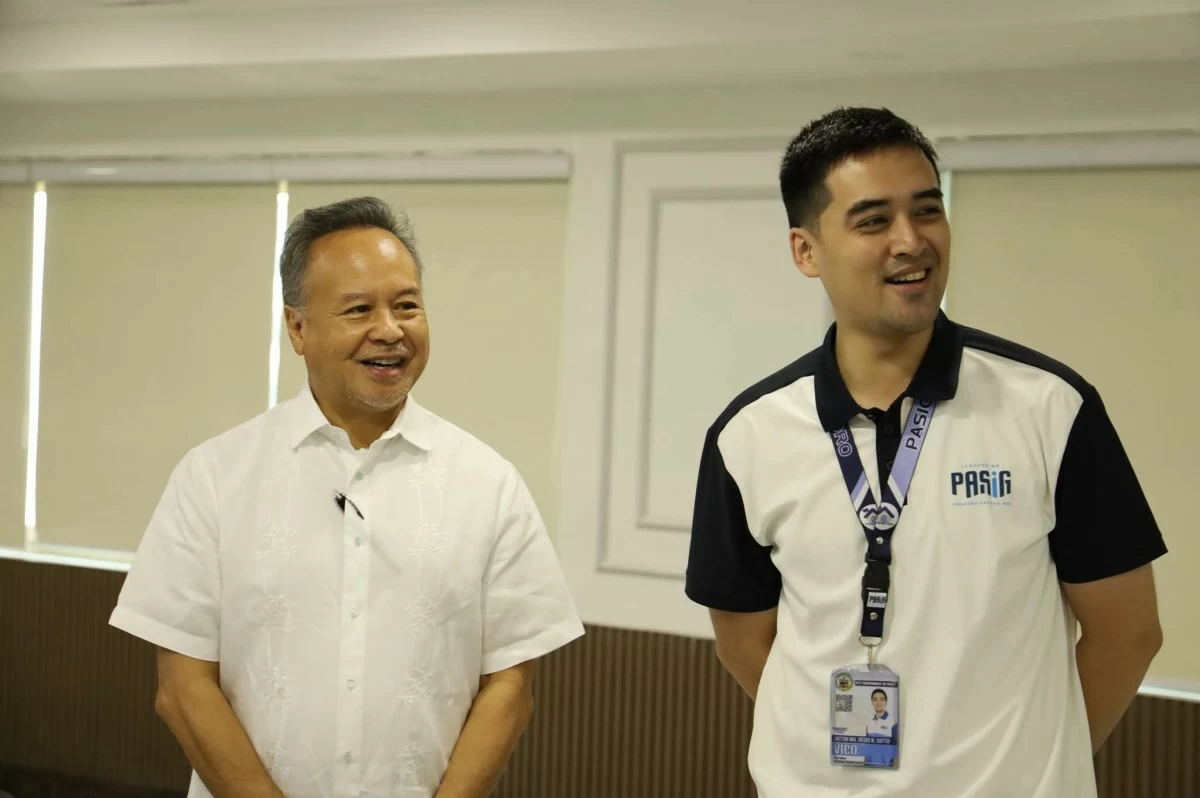 Pasig City Mayor Vico Sotto attends the meeting of the Pamantasan ng Lungsod ng Pasig (PLP) Board of Regents, where Atty. Raul C. Pangalangan formally accepted the invitation to serve as the founding dean of the PLP School of Law. (Photos from PLP)