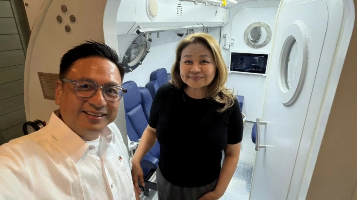 Muntinlupa Mayor Ruffy Biazon and Trina Reyes-Biazon in the hospital (Photo from Mayor Biazon's Facebook account) 