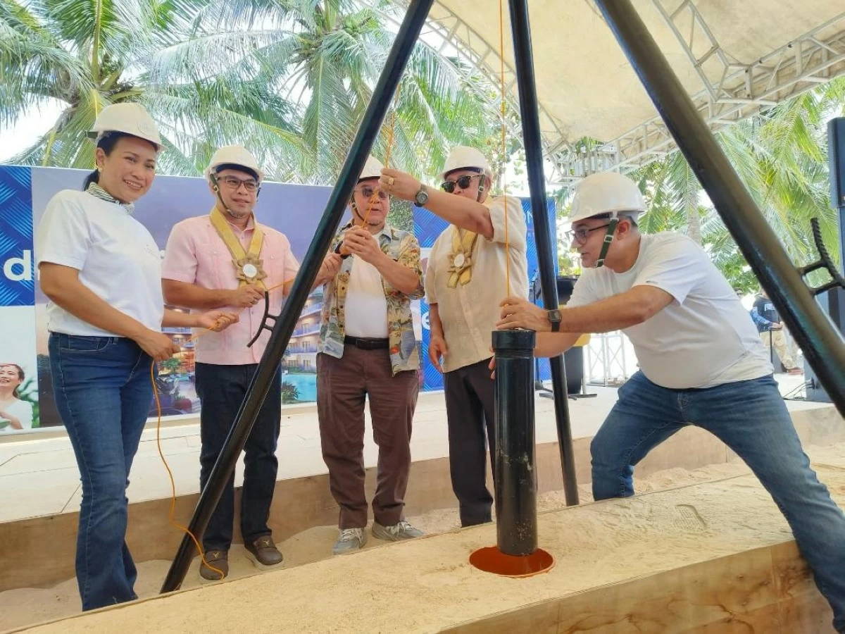 
BOHOL Gov. Aris Aumentado (second from right) leads the groundbreaking for a major hotel in Doljo, Panglao, Bohol. (Contributed photo)

