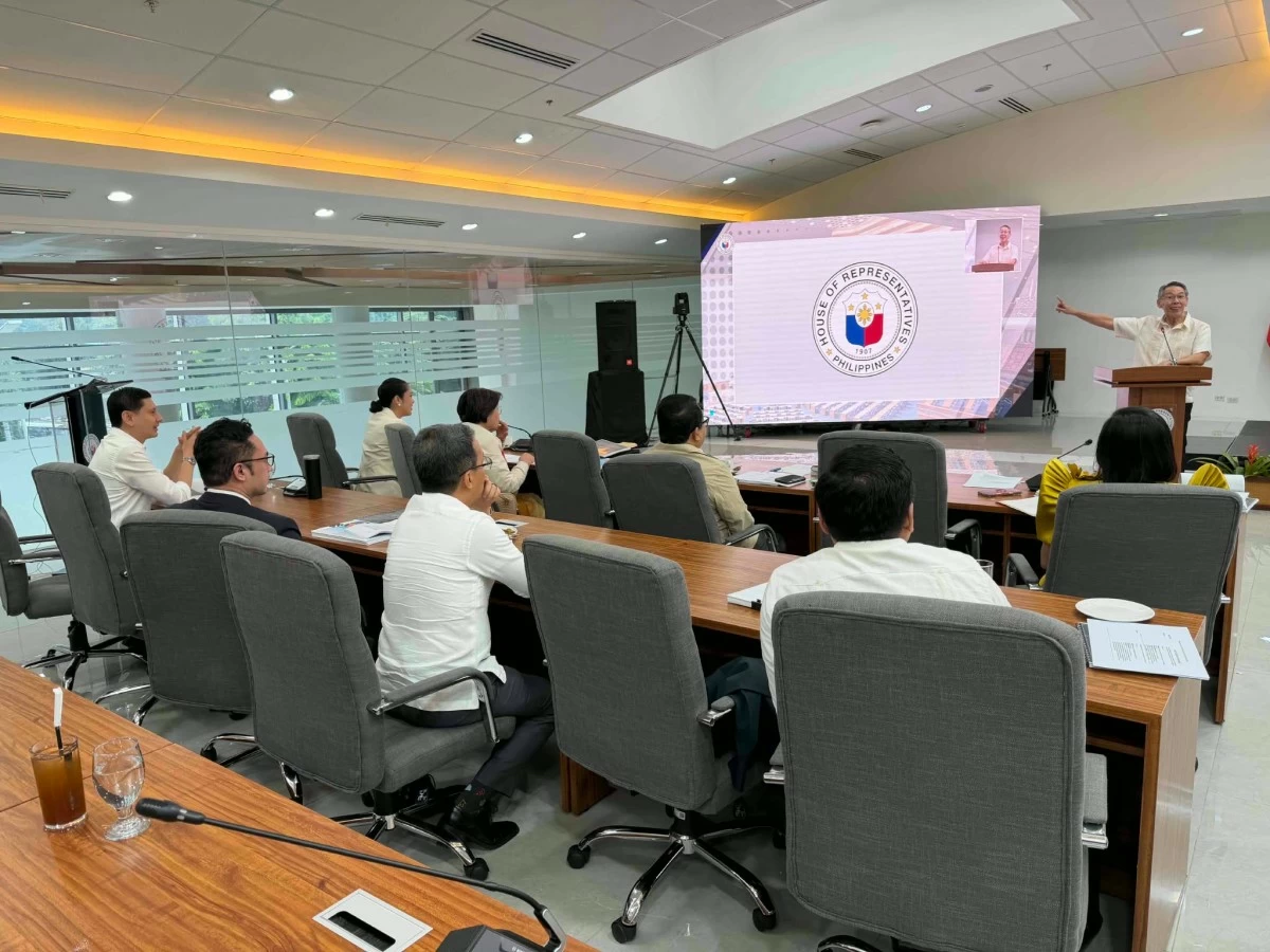 Akbayan Party-list Rep. Chel Diokno leads review session with House prosecution team members (Photos from Bicol Saro Party-list Rep. Terry Ridon)