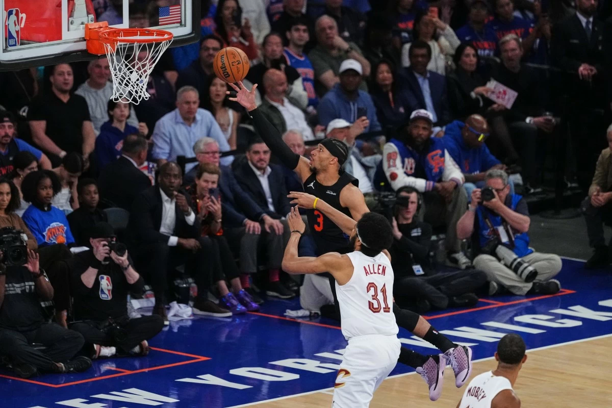 New York Knicks' Josh Hart (3) drives past Cleveland Cavaliers' Jarrett Allen (31) during the first half of Game 2 in the Eastern Conference finals NBA basketball playoffs series, Thursday, May 21, 2026, in New York. (AP Photo/Frank Franklin II)