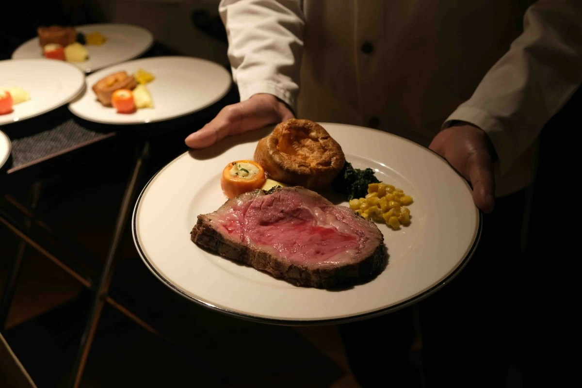 ROAST ROYALE A generous plate of prime roast is served with classic sides, including Yorkshire pudding, mashed potato, creamed corn, spinach, and red wine jus (Photo: Antonio's)