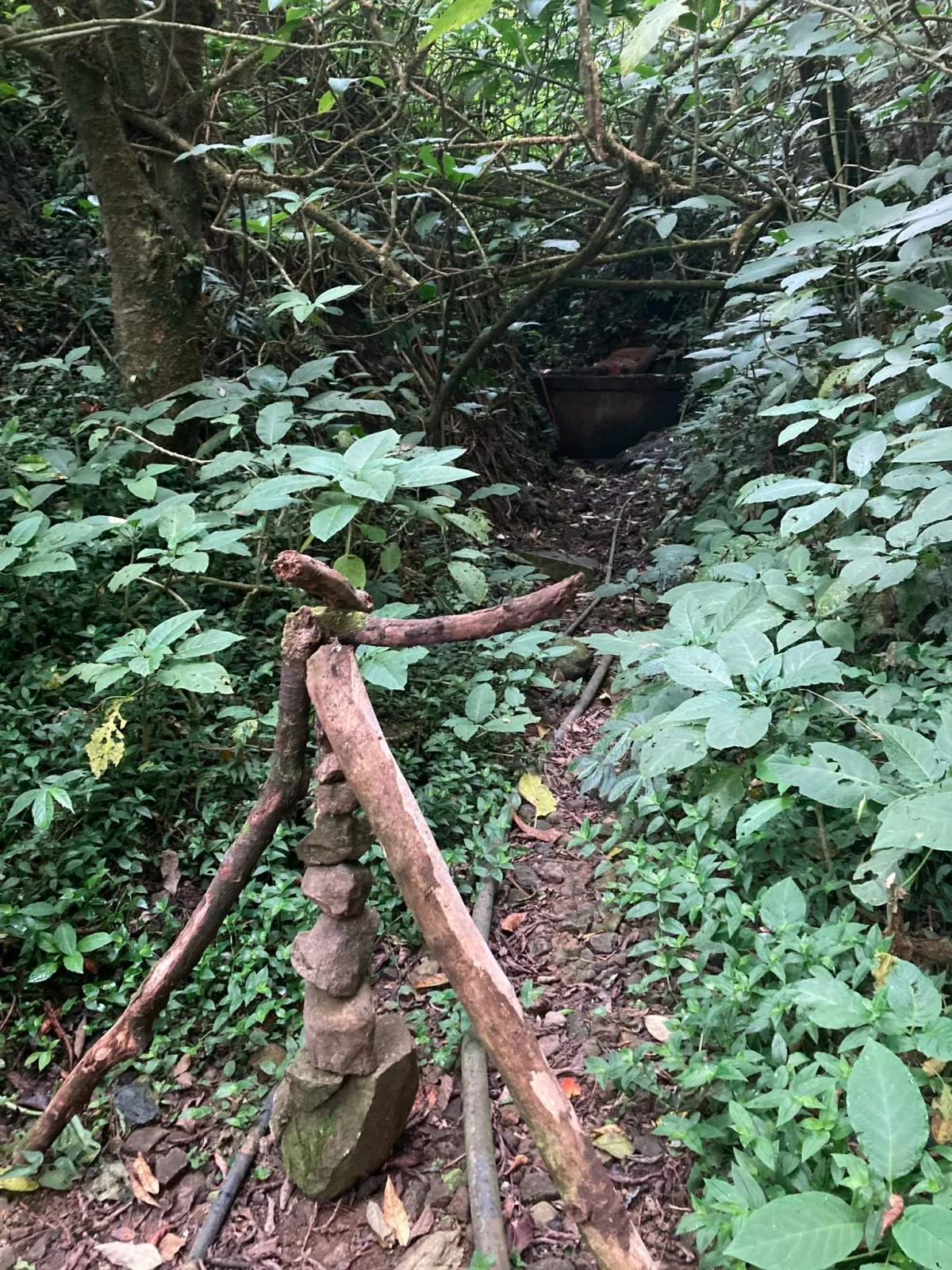 WATCH THE MARKS Stone trail markings can be seen as a message for experienced mountaineers