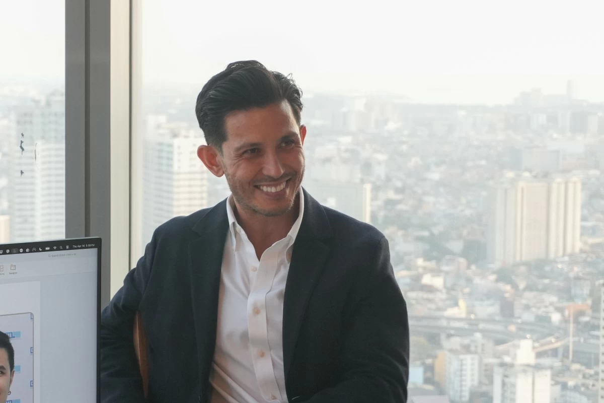 Clinique de Paris co-owner and medical director, Dr. Rafael Fortus