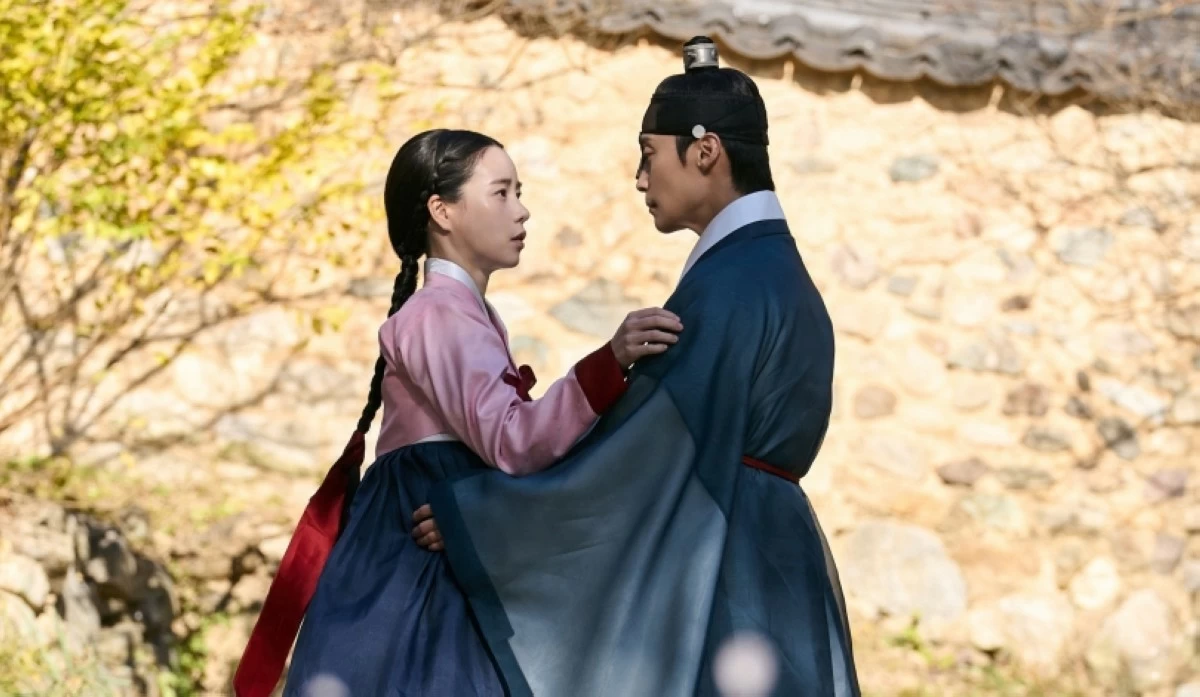 Lim Ji-yeon and Heo Nam-jun in the Korean drama 