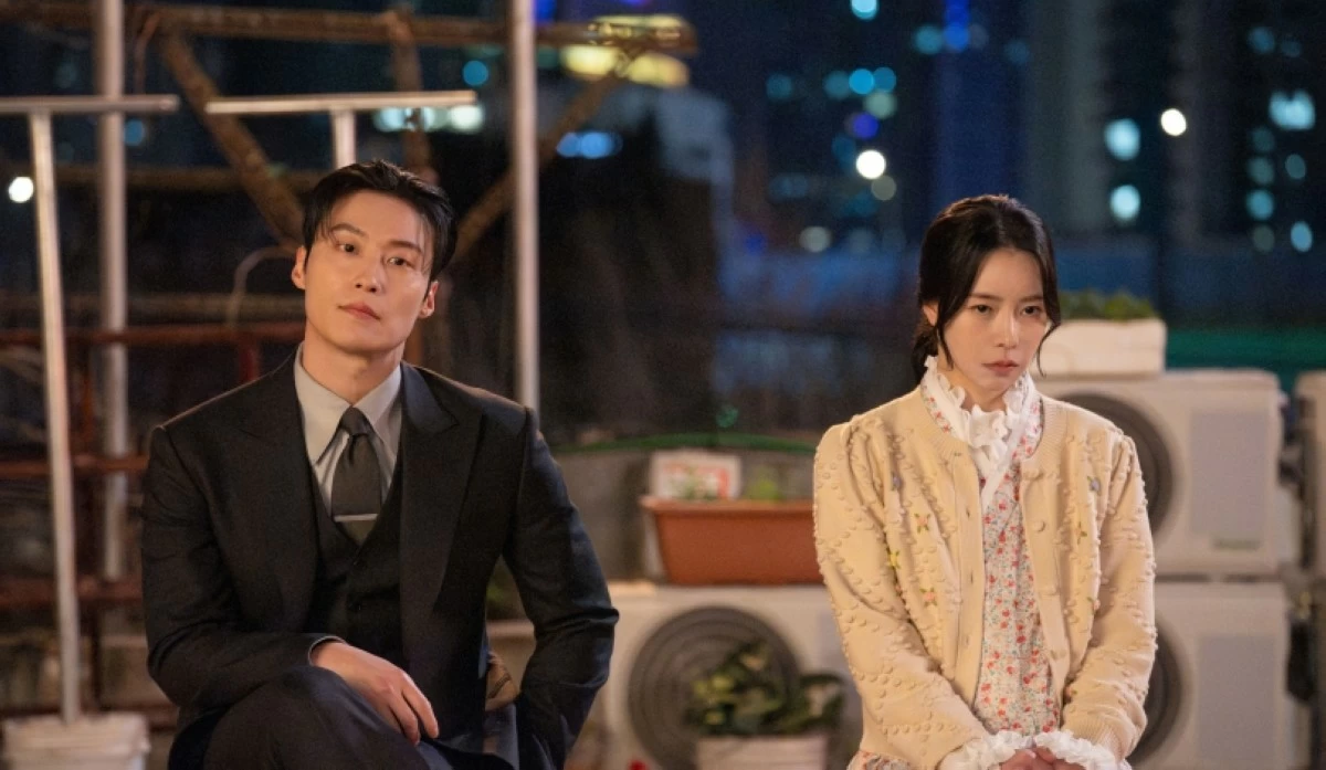 Lim Ji-yeon and Heo Nam-jun in the Korean drama 
