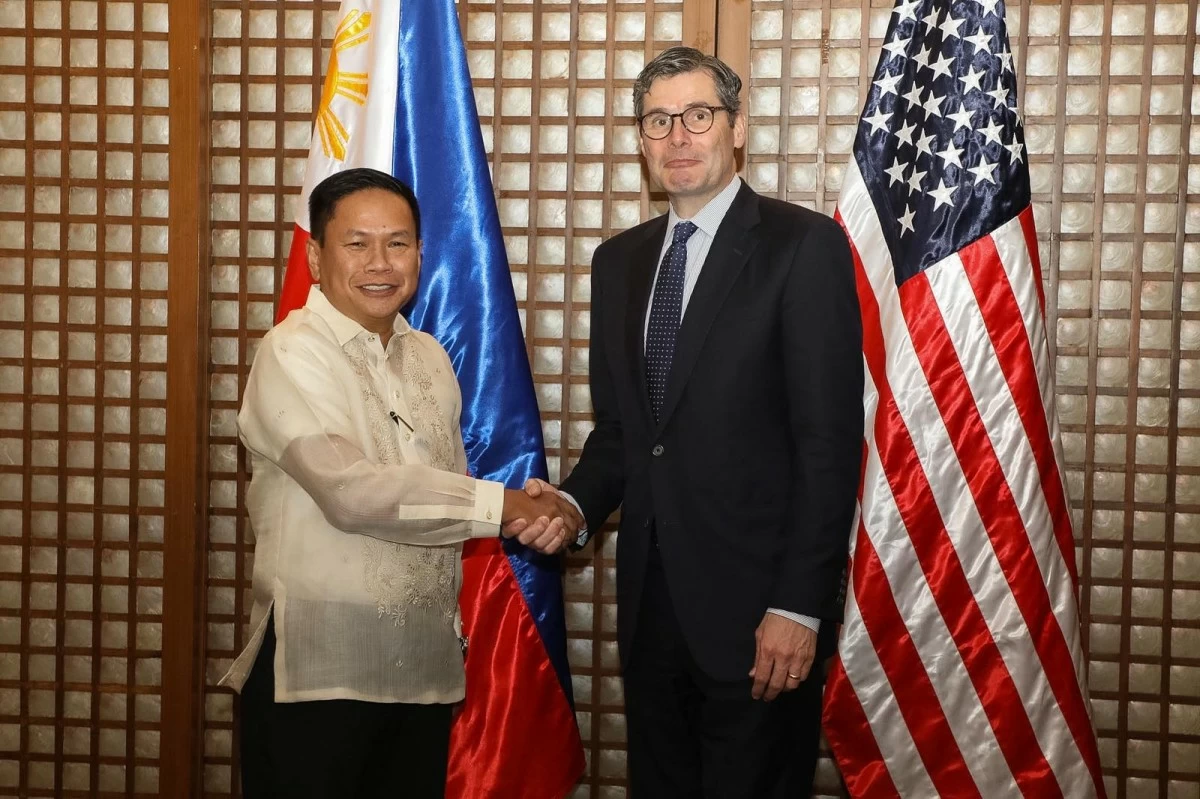 (L-R) Department of National Defense (DND) Undersecretary for Information Systems and Cybersecurity Fabian M. Pedregosa meets with William Guidera, acting assistant secretary for industry and analysis of the US Department of Commerce, at Camp Aguinaldo in Quezon City on May 22, 2026 to discuss cybersecurity, AI, trusted technologies, and defense modernization. (Photo: DND)