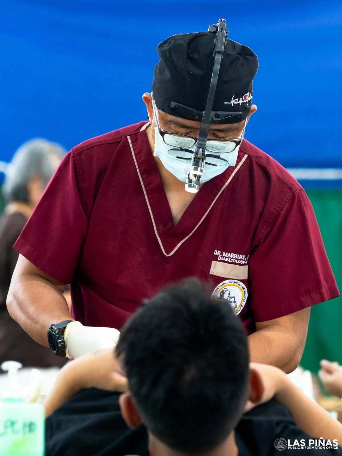 A doctor attends to a beneficiary of 'Oplan Libreng Tuli 2026' in Las Piñas City.  (Photo from FB page of Las Piñas PIO)