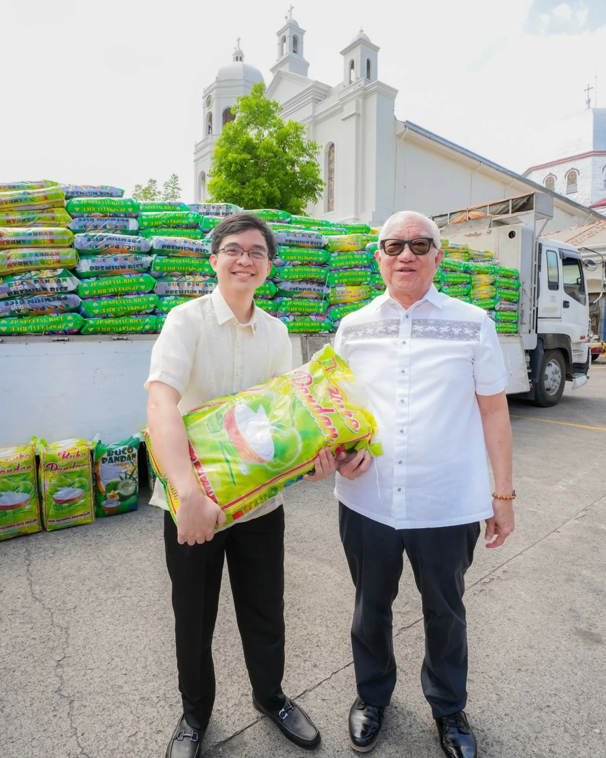 Batangas 1st district Rep. Leandro Legarda Leviste (left), former Batangas governor Hermilando "Dodo" Mandanas (Facebook)
